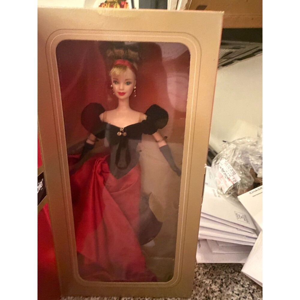 Avon Exclusive BARBIE Winter  Splendor  1998 Special Edition 19357 NRFB New Mint